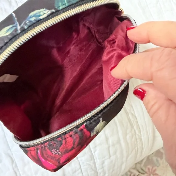 Floral Black and Red Cosmetic Bag Set - Picture 7 of 9